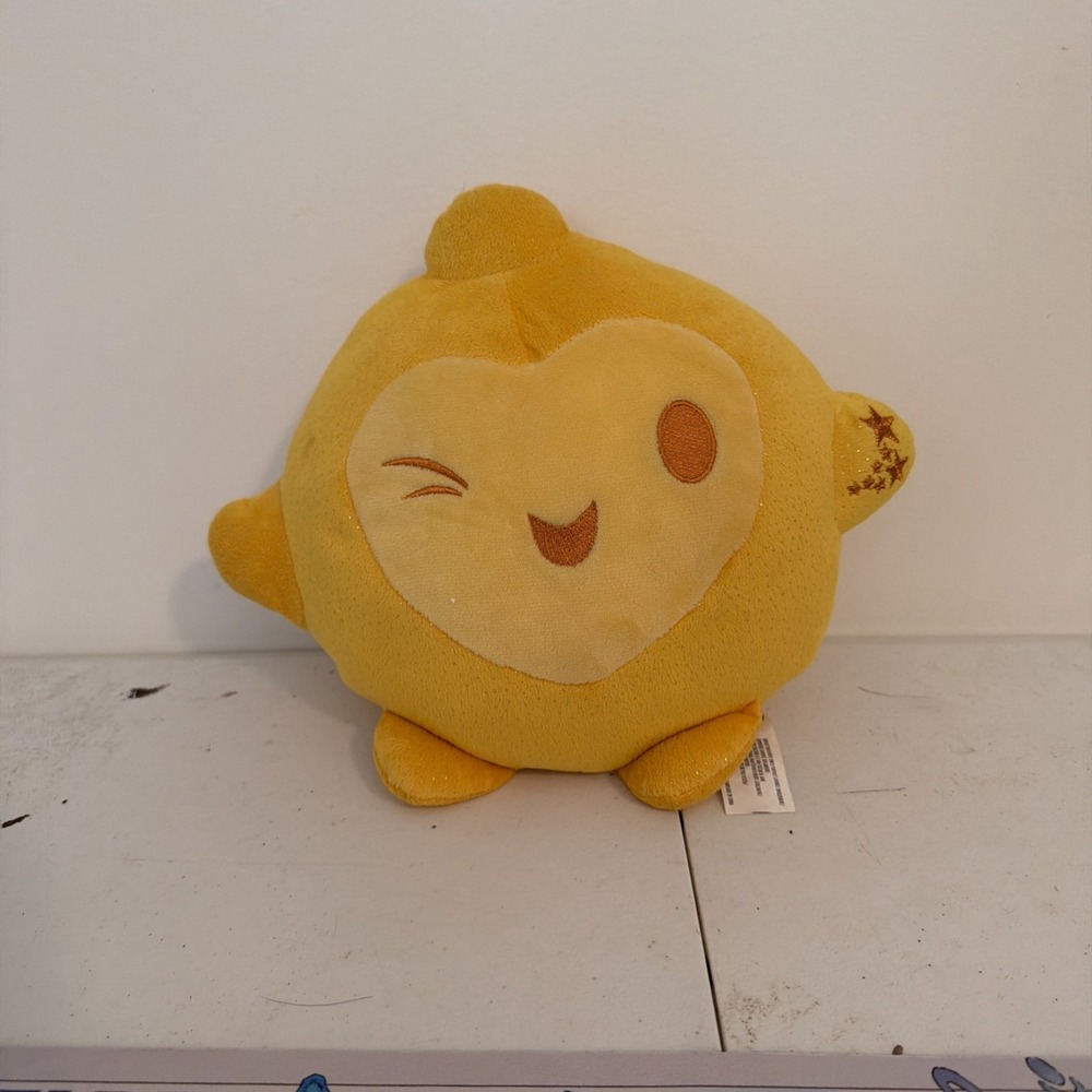 Disney Wish Movie Hug and Wish Star Plush Lights Up Stuffed Animal Yellow 10"